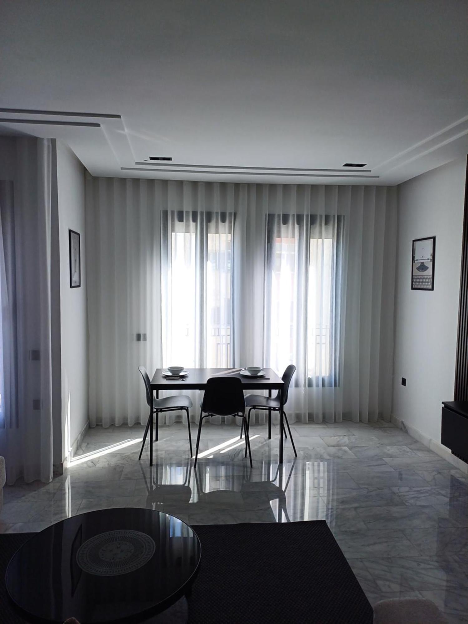 Standing Racine 23 * Casablanca